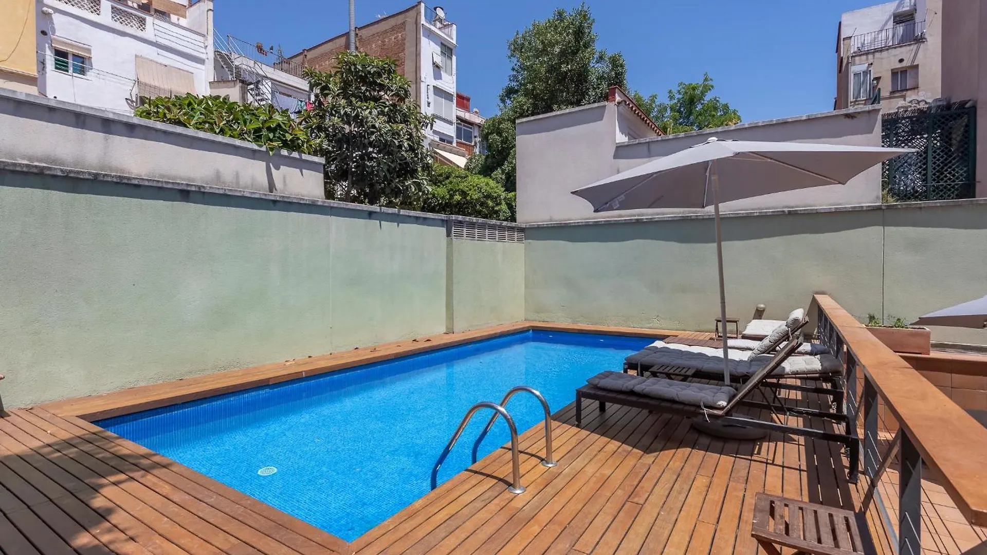 Apartment Barcelona Rentals - Gracia Pool Apartments Center スペイン