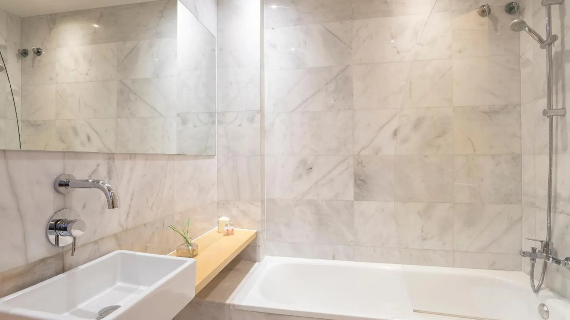 Apartment Barcelona Rentals - Gracia Pool Apartments Center スペイン