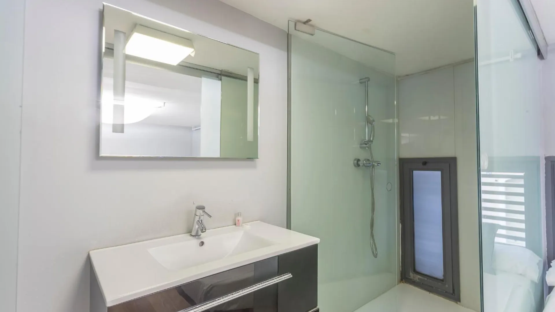 Apartment Barcelona Rentals - Gracia Pool Apartments Center