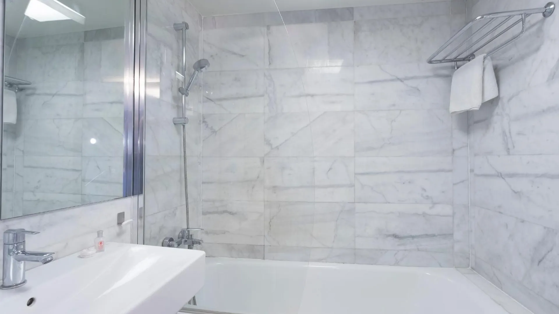 Apartment Barcelona Rentals - Gracia Pool Apartments Center